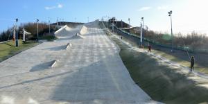 Dans le nord de la France, on peut skier sans neige sur des terrils.