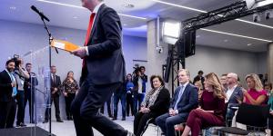 Geert Wilders (PVV), Caroline van der Plas (BBB), Pieter Omtzigt (NSC) en Dilan Yesilgoz (VVD) tijdens de presentatie van het hoofdlijnenakkoord.