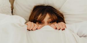 yeux gonflés matin