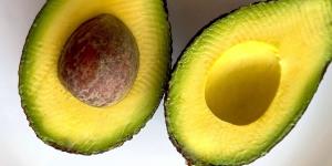 uitgetest avocado uitlepelen