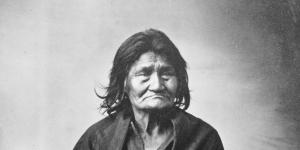 Foto van Azayamankawin, of Old Bets, was een van de Siouxvrouwen die in 1862 de gevangenen bewaakte.