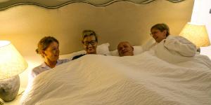 ‘Met Vier In Bed’