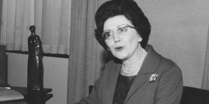 Foto van Marguerite De Riemaecker, de eerste vouwelijke minister in België