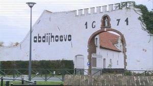 Stadsbestuur Oudenburg bergt plannen op om historische Abdijhoeve aan ...