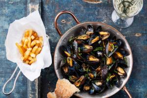 Moules marinières frites