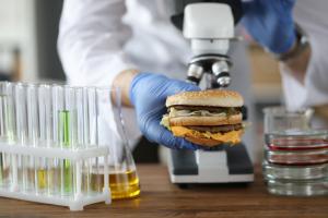 La viande de laboratoire s invite dans les restaurants