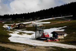 Les petites stations de ski sont menacées par le manque de neige (ici, Le Temnoz) - Getty Images