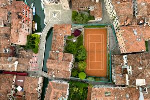 Le Tennis Club San Stin à Venise - DR The Tennis Courts (Artisan Books)