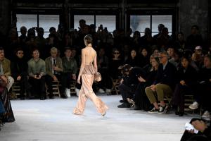 Souvenir du défilé printemps-été 2025 de Dries Van Noten - Getty Images