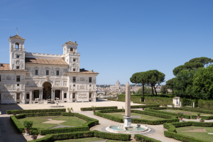 La Villa Medici, à Rome, photographiée par Daniele Molajoli pour Fendi - SDP