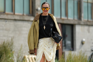 Le collier en fil des 90s fait un retour remarqué (ici à la Fashion Week de Copenhague) - Getty Images