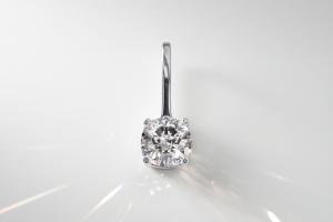 Zeeman lance un pendentif en diamant à moins de 30 euros - SDP