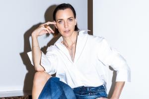 portretfoto van Hannelore Knuts naar aanleiding van haar boek.