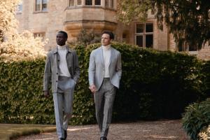 Twee mannen in een pak van Scabal