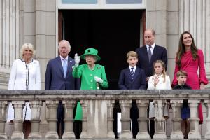 Elizabeth II balcon jubile dernier jour