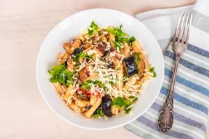 Pasta met scampi's en aubergine