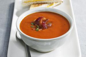 Hartige paprikasoep met spekjes