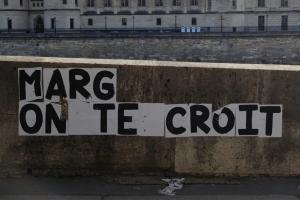 slogan collage féministe paris