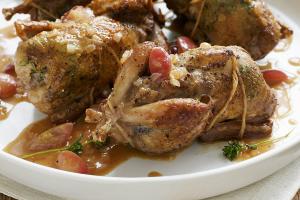 Kwartel met gekaramelliseerd witloof in een papillot van bladerdeeg