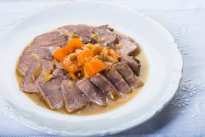 Curry van lamstongetjes