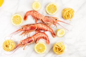 scampi's en zeeduivel met bospaddestoelen