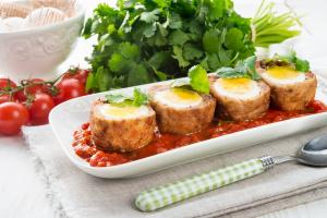 Vogelnestje met tomatensaus