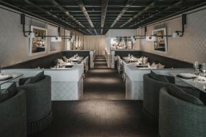 JNcQUOI Fish in Lissabon werd ontworpen door Vincent Van Duysen