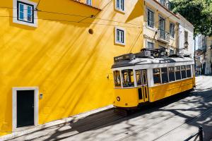 Portugal tram Lisbonne