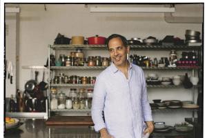 Portretfoto Yotam Ottolenghi