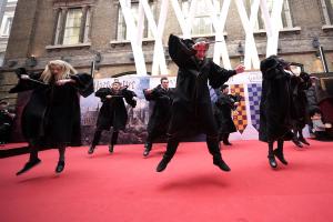 Des acteurs de la pièce de théâtre de West End Harry Potter et l'enfant maudit avaient aussi fait le déplacement pour exécuter une 