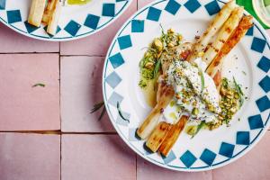 gegrilde asperges met citroenkip en burrata