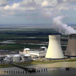 De kerncentrales zijn verouderd en vertonen om de haverklap defecten. (foto belga)