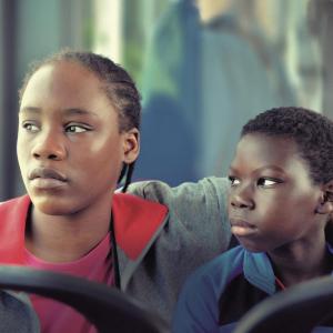 In ‘Tori et Lokita’ knokken de Dardennes voor minderjarige migranten: ‘Rug tegen rug kunnen we iedereen aan’