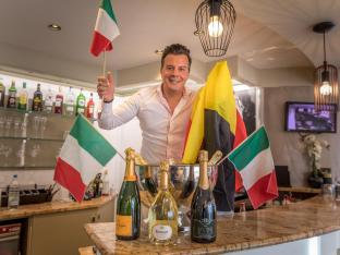Giovanni supportert zowel voor zijn geboorteland Italië als voor zijn nieuw thuis, België.©Wouter Meeus foto WME