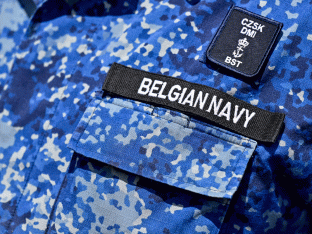 Een uniform van de Belgische marine.