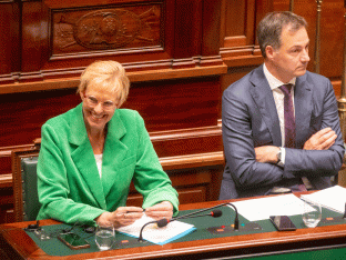 Pensioenminister Karine Lalieux (PS) naar premier Alexander De Croo (Open VLD)