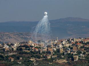 Village frontalier libanais sous une frappe israélienne