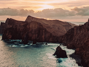 Avec ses paysages à couper le souffle, Madère est un paradis pour les fans de randonnée - Unsplash