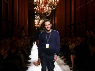 Rencontre en coulisses avec Julian Klausner après son premier défilé pour Dries Van Noten - Getty Images