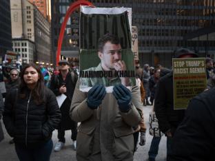Activisten tonen hun steun met Mahmoud Khalil in Chicago op 11 maart 2025.