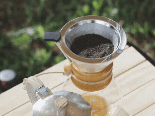 3 solutions portables pour préparer du café en voyage - Canva
