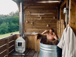 Hendrik Dierendonck prouve que manger dans son bain peut être (très- sexy - Vidéo Alice Bown