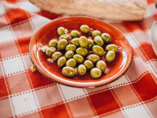On a tenté de dénicher les meilleures olives de l'été - Getty Images