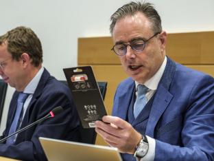 Kevin Spiritus: ‘Waar de regering geld kan vinden? In Vlaanderen zit best nog vet op de soep.’ Philippe Destatte: ‘Ook Wallonië heeft nog marge, hoor.’