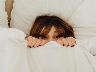 yeux gonflés matin
