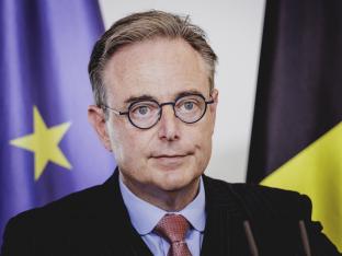 Premier Bart De Wever tijdens een bezoek aan Duitsland: ook daar kiest hij zijn momenten.