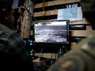 Het Oekraïense leger bestuurt een drone op 11 september.