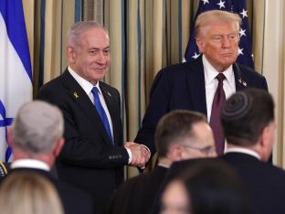 Donald Trump en Benjamin Netanyahu op maandag.