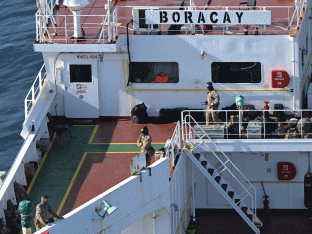 Franse soldaten op de Boracay op woensdag.