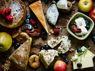 beau plateau de fromages